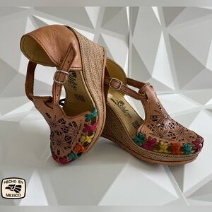Leather Wedge Sandals
Handwoven by Mexican artisan 100% genuine cowhide Size:6